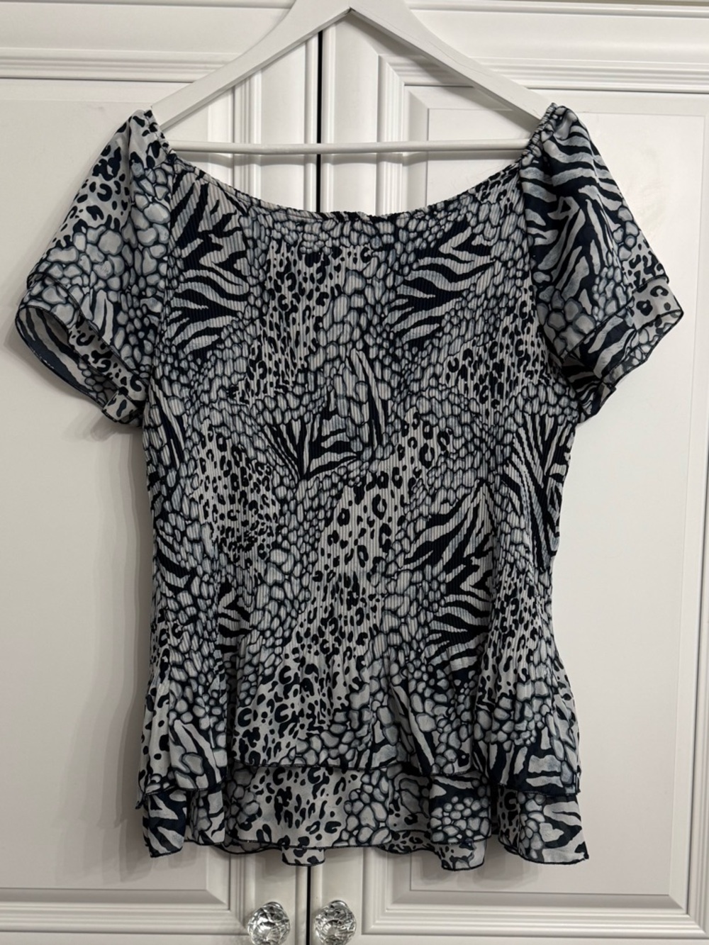 Mandee  XL Navy/White Animal-Print Short Sleeve  Peplum Blouse Ties at Neckline - Picture 5 of 9